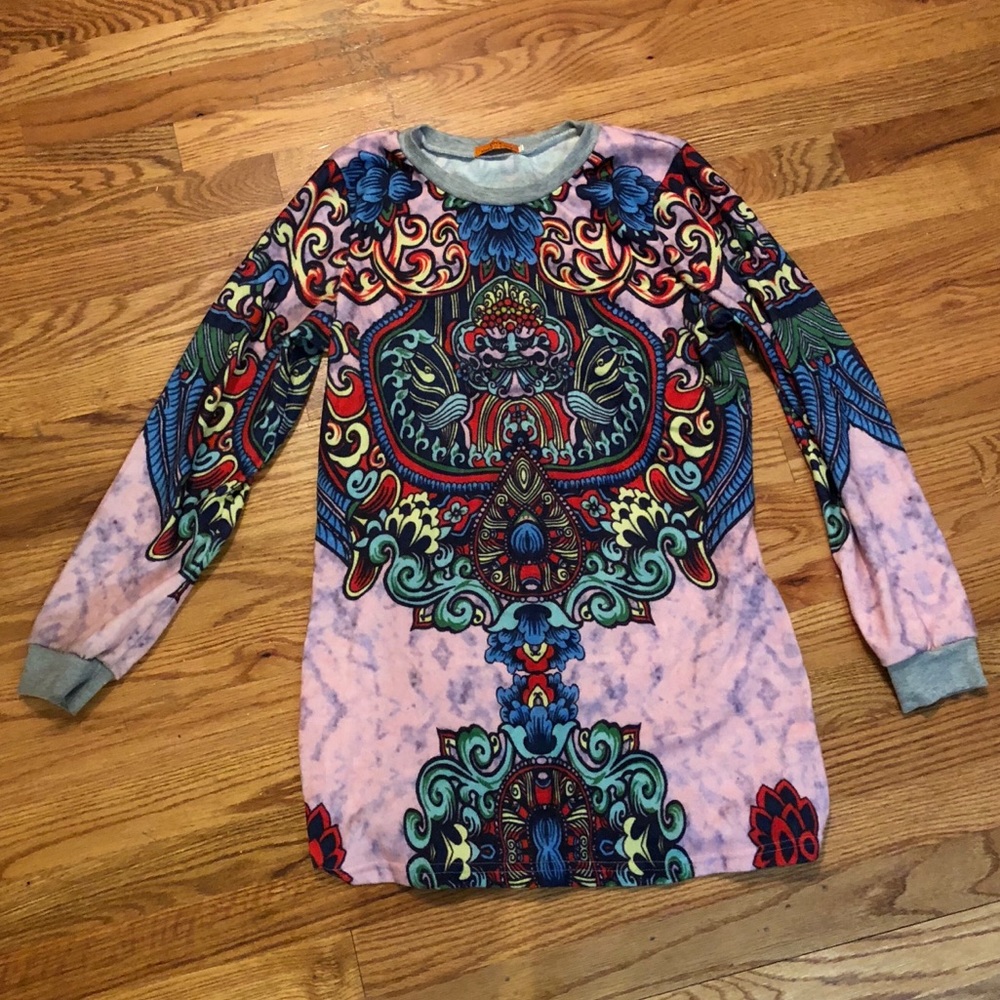 Asian Design Sweater - Picture 3 of 5